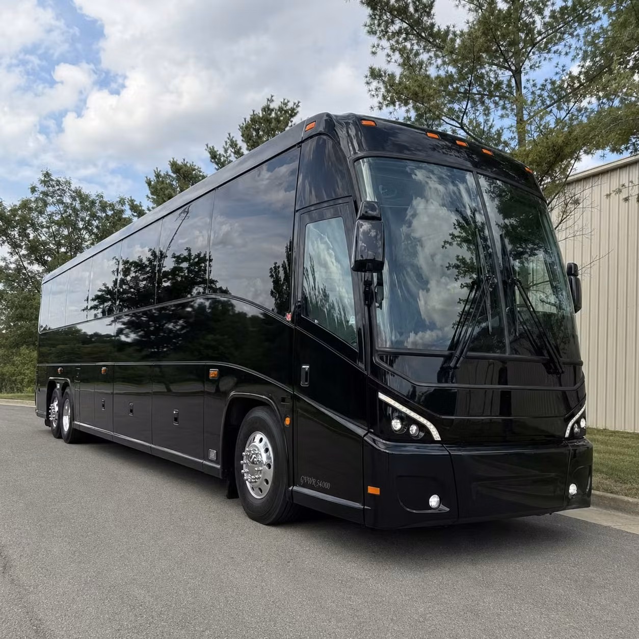 choose the right bus for government contractor commuter shuttles along the gulf coast